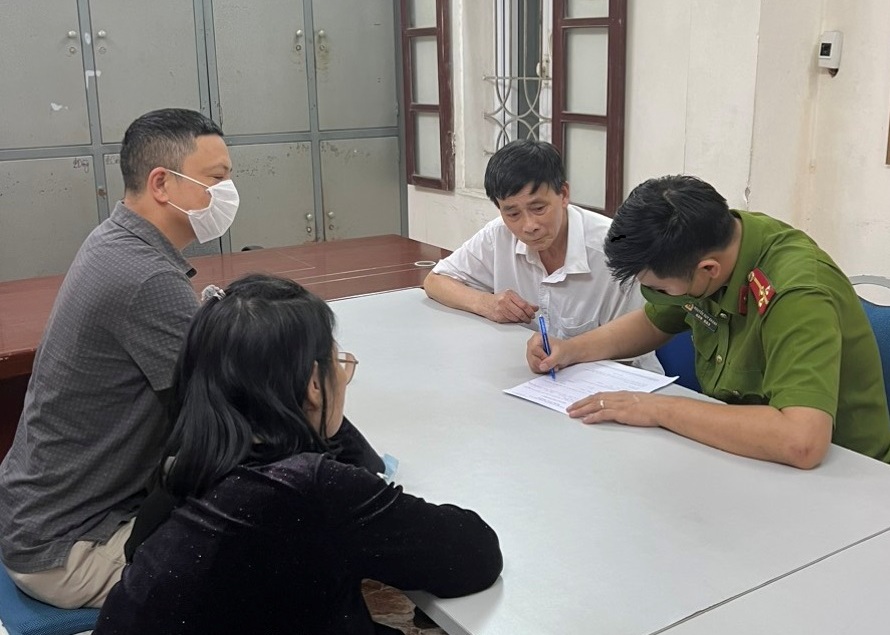 Bắt quả tang đối tượng bán đề trái phép trên vỉa hè đường Trần Nguyên Hãn, Lê Chân